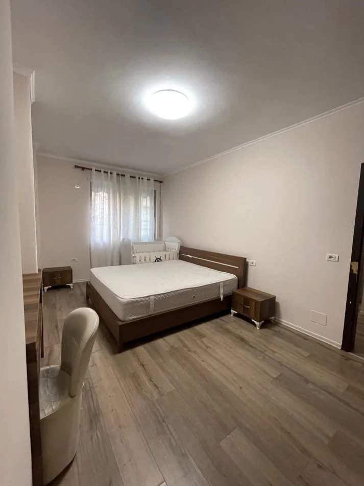 Tirane, jepet me qera apartament 2+1 Kati 2, 96 m² 450 € 