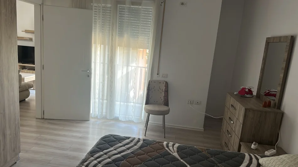 Tirane, jepet me qera apartament 1+1 Kati 4, 85 m² 500 € (5 Maji mbrapa Concord Center)