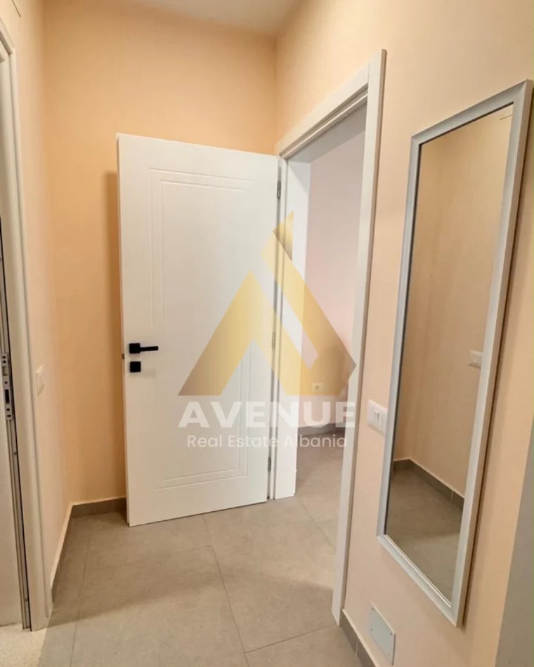 Tirane, jepet me qera apartament 1+1 , 750 € (Myslym Shyri)