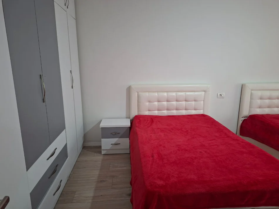 Tirane, jepet me qera apartament 2+1+Ballkon Kati 5, 76 m² 650 € (Ura e Tabakëve)