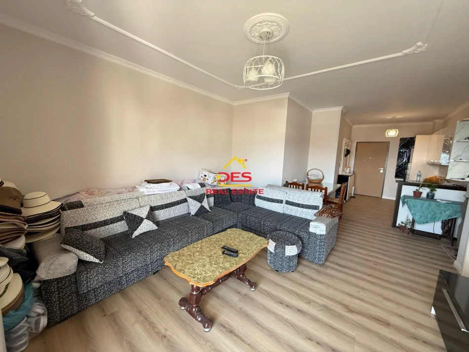 Vlore, shitet apartament 1+1+Ballkon Kati 4, 73 m² 137.000 € (Rruga Kosova)