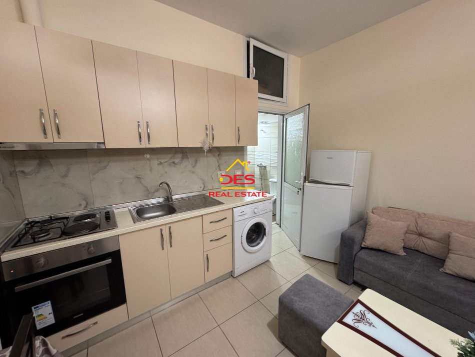 Vlore, jepet me qera apartament 1+1 Kati 0, 65 m² 250 € (Rruga Çamëria)