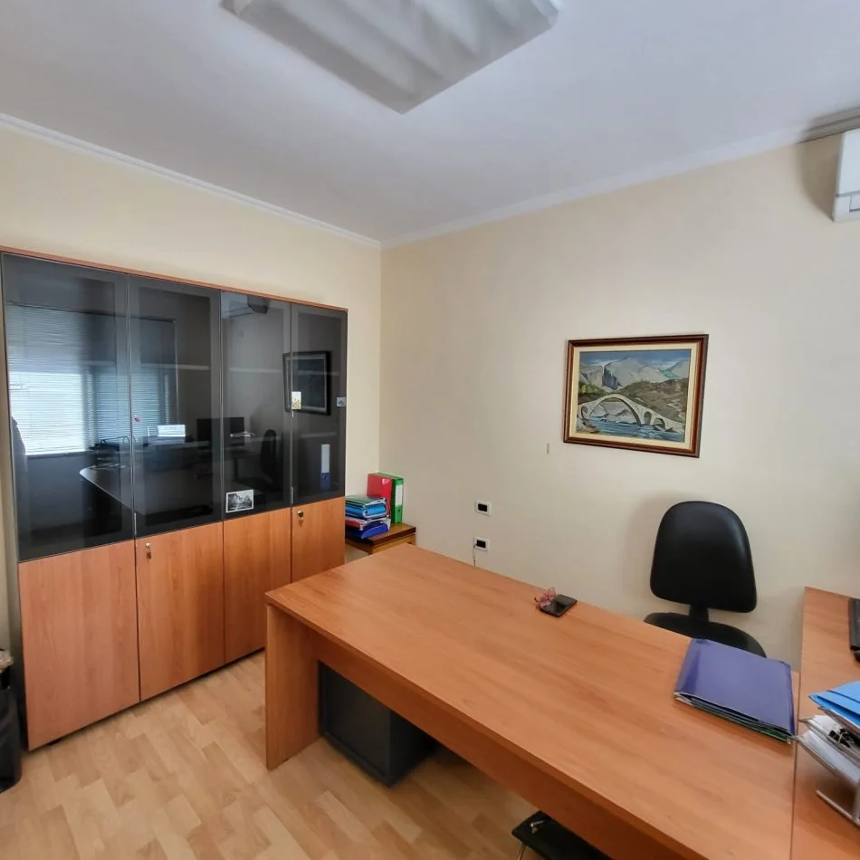 Tirane, jepet me qera apartament 1+1 Kati 2, 70 m² 700 € (Sulejman Delvina)