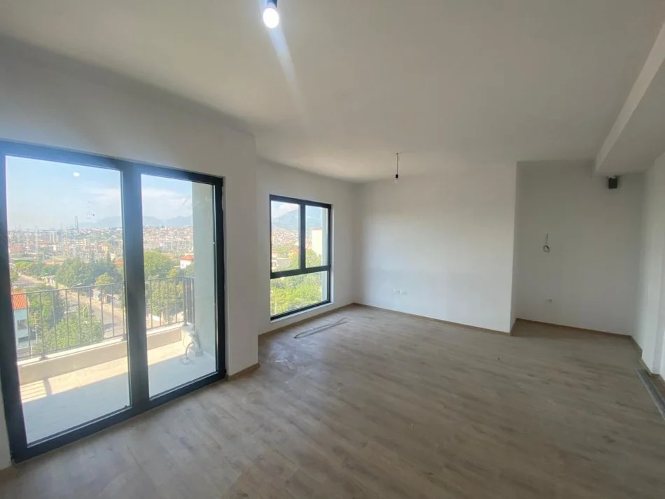 Tirane, shitet apartament 1+1+Ballkon Kati 5, 76 m² 135.000 € (Bulevardi i Ri)