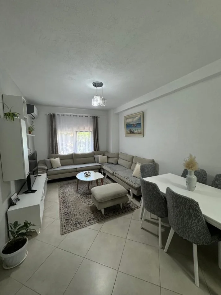Tirane, jepet me qera apartament 2+1 Kati 1, 87 m² 600 € (Don Bosko)