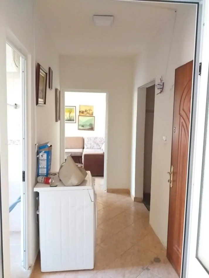 Tirane, jap me qera apartament 1+1+Ballkon Kati 5, 65 m² (Porcelan)
