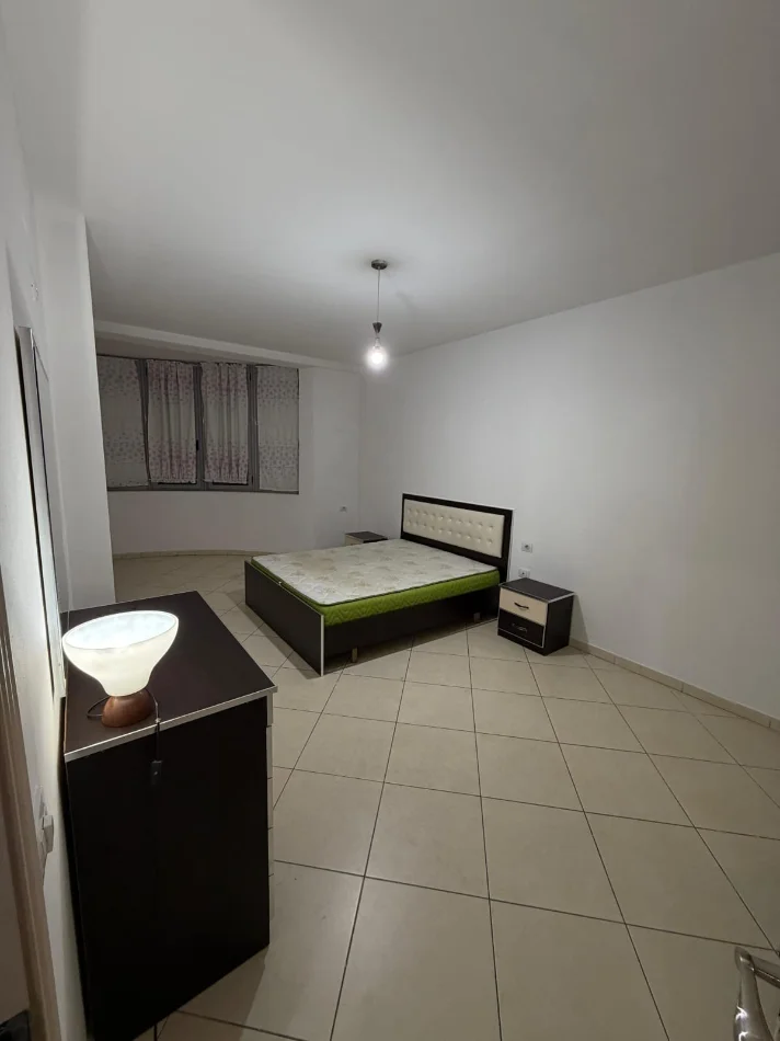 Tirane, jepet me qera apartament 2+1 , (Rr Sapri Preveza)