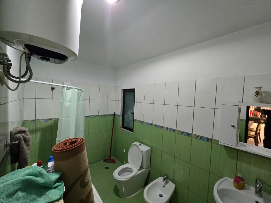 Tirane, jepet me qera 2+1+Ballkon , 90 m² 450 € (jordan misja)