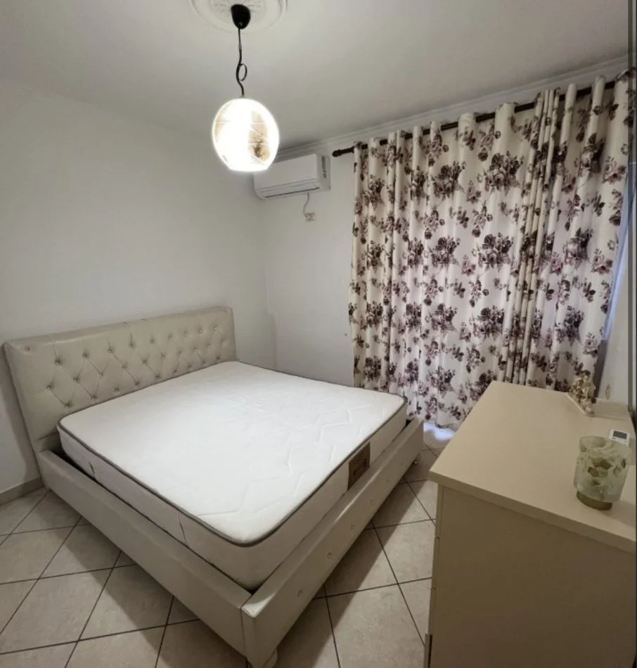 Tirane, jepet me qera apartament 2+1+Ballkon Kati 4, 600 € 