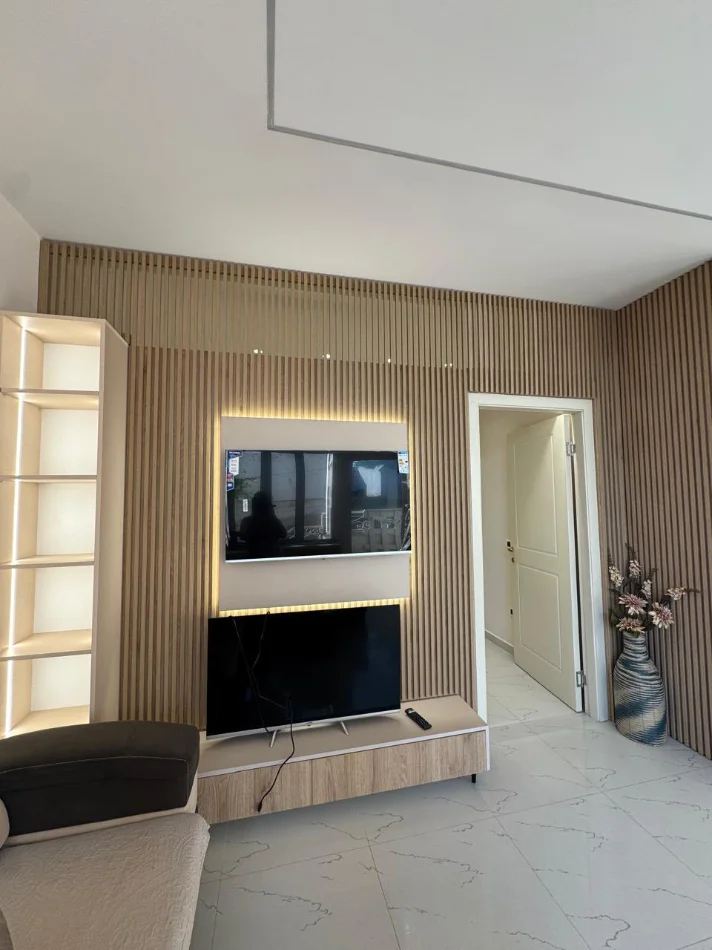 Tirane, jepet me qera apartament 1+1 Kati 1, 65 m² 450 € (Rrethi i Freskut prane Bar Stockholm)