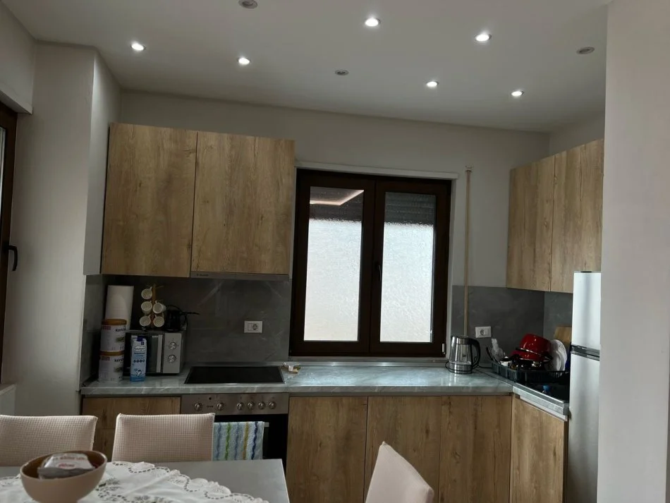 jepet me qera 1+1+Verande Kati 7, 500 €