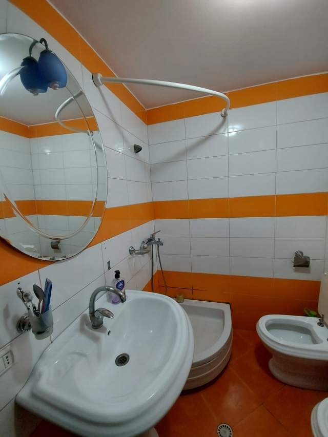 Tirane, jepet me qera apartament 1+1 Kati 2, 70 m² 350 Euro