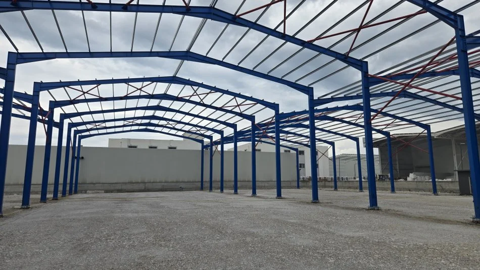 Tirane, jepet me qera ambjent biznesi Kati 0, 4.570 m² 9.450 € (Autostrada Durres-Tirane)