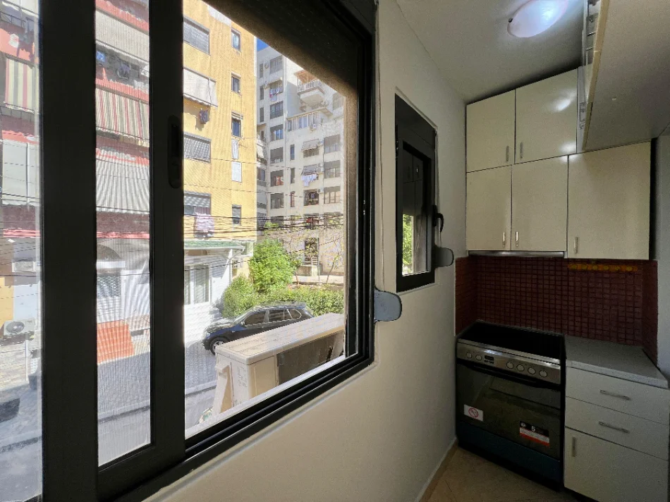 Tirane, jepet me qera apartament 1+1+Ballkon Kati 2, 60 m² 500 € (Ish tregu elektrik)