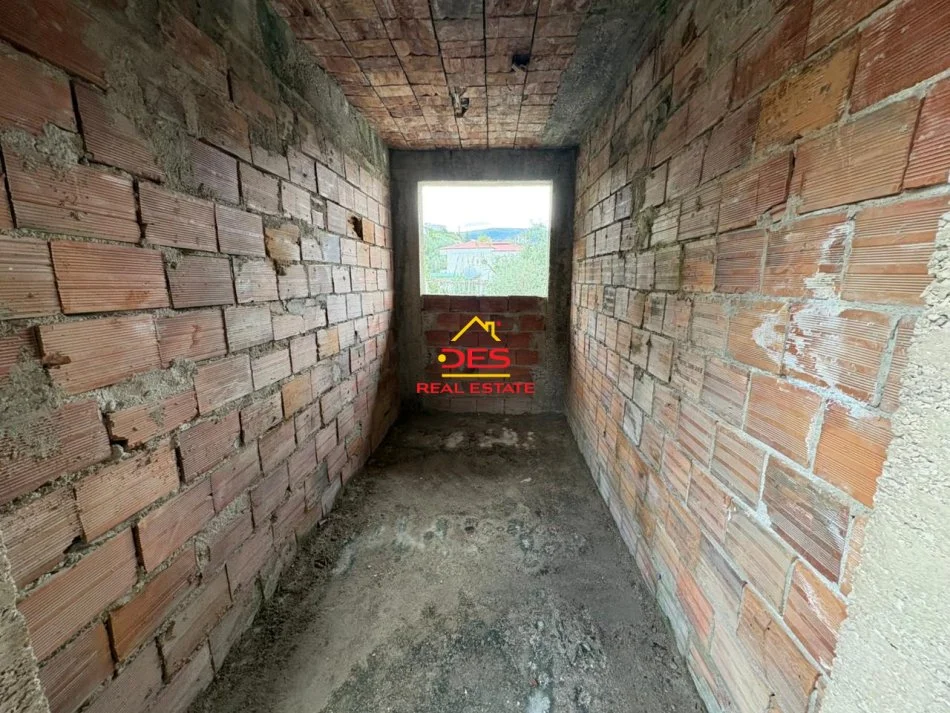 Vlore, shitet shtepi , 220 m² 80.000 € (Rruga Sulejman Delvina)