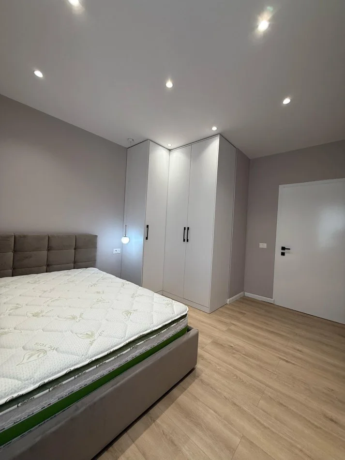 Tirane, jepet me qera apartament 1+1+Ballkon , 67 m² 450 € (Rruga Migjeni ASTIR BAR OXYGEN)