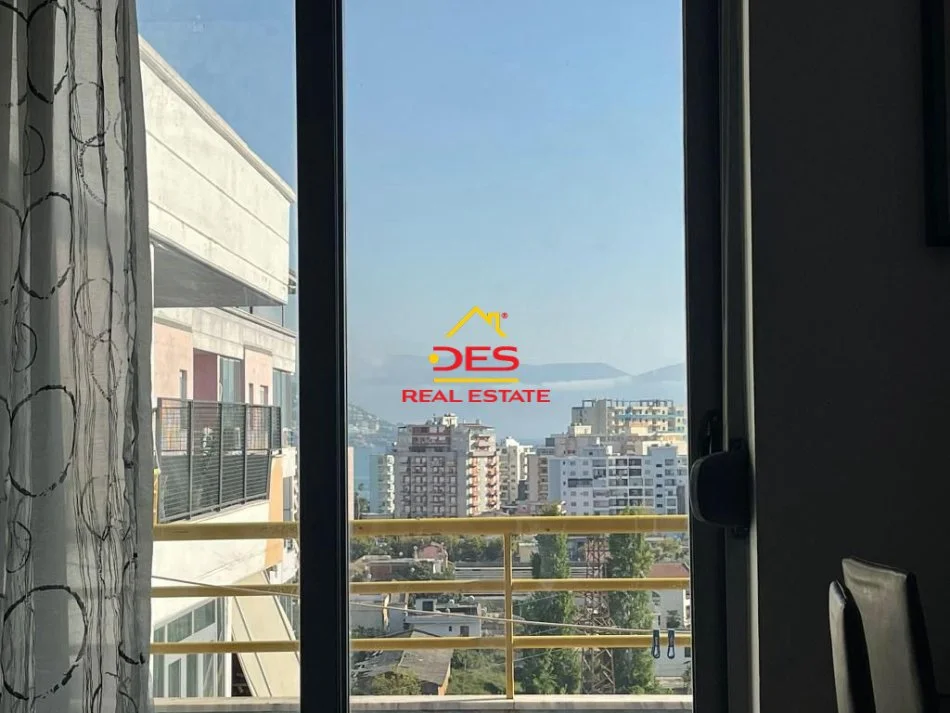 Vlore, jepet me qera apartament 2+1+Ballkon Kati 10, 125 m² 350 € (Rruga Dush Strati)