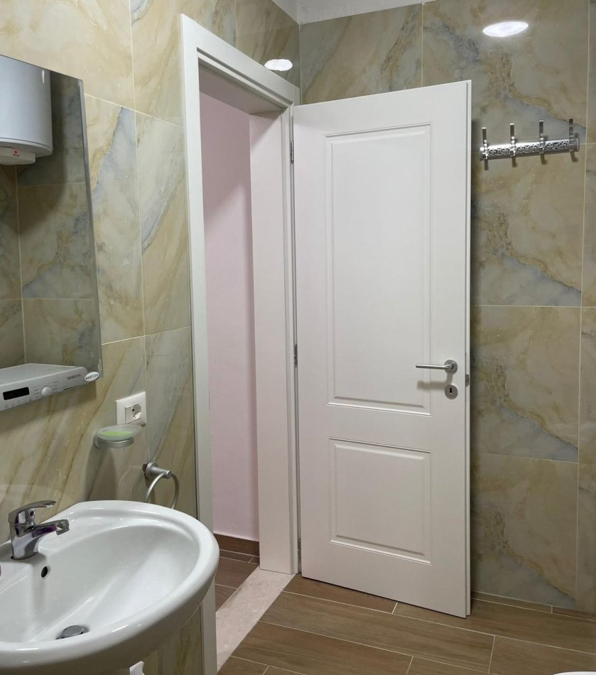 Tirane, jepet me qera apartament 1+1 Kati 2, 70 m² 650 € (Rruga Zyber Preza)
