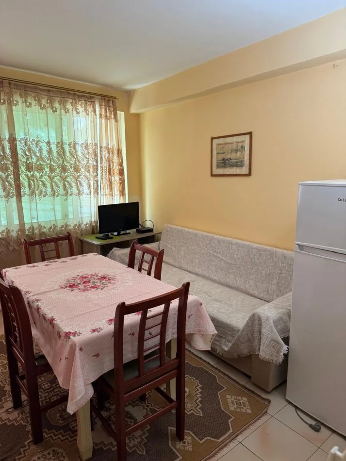 Tirane, jepet me qera apartament 1+1 Kati 3, 78 m² 300 € (Hysen Çino)