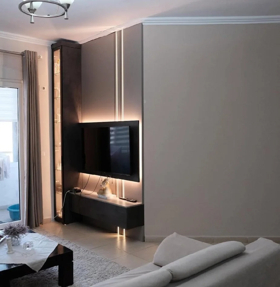 Vlore, jepet me qera apartament 2+1+Ballkon Kati 7, 101 m² 450 € (Conad)