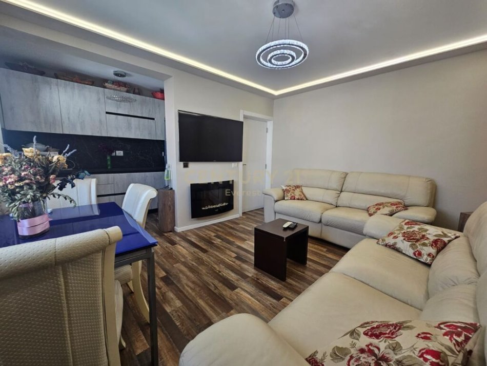 Tirane, shitet apartament 2+1 Kati 5, 65 m² 130.000 € (Rruga e durresit)