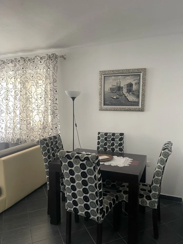 Tirane, jepet me qera 2+1 Kati 3, 80 m² 450.000 € (Mine Peza, prane Komisariatit nr.3)
