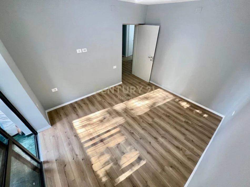 Tirane, shitet apartament 2+1+Ballkon Kati 2, 75 m² 187.000 € (myslym shyr)