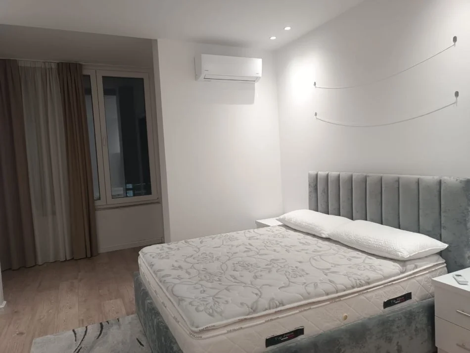 Tirane, jepet me qera apartament 2+1 Kati 3, 650 € 