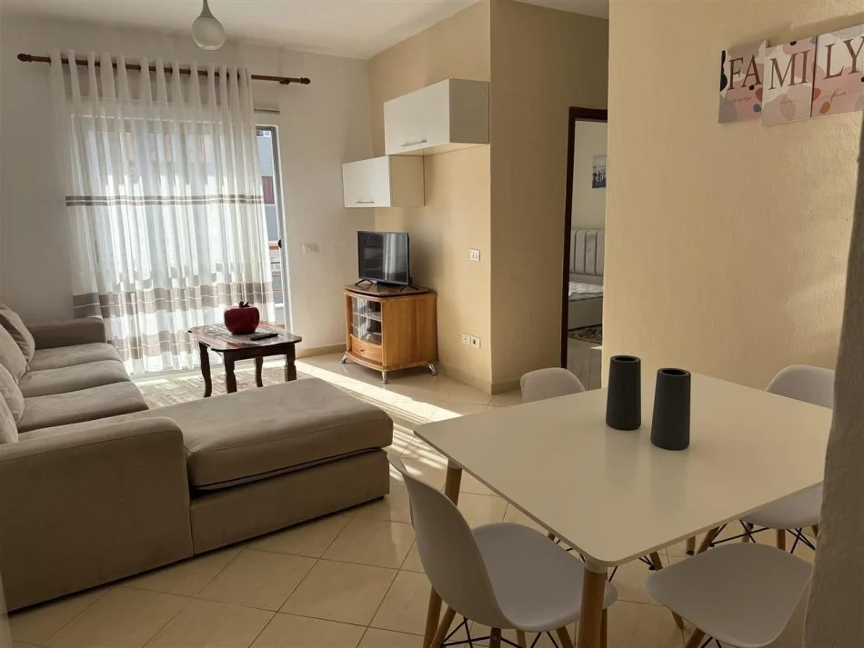 Tirane, jepet me qera apartament 1+1+Ballkon Kati 6, 65 m² 450 € (rruga Teodor Keko)