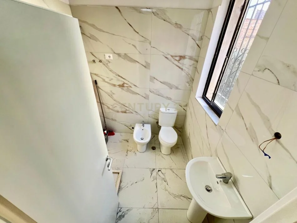 Tirane, shitet apartament 2+1+Ballkon Kati 2, 75 m² 187.000 € (myslym shyr)