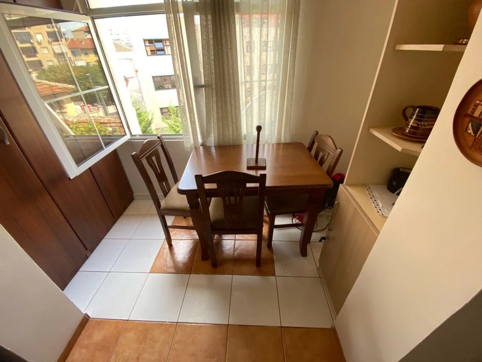 Tirane, jepet me qera apartament 1+1 Kati 3, 59 m² 500 € (Medreseja)