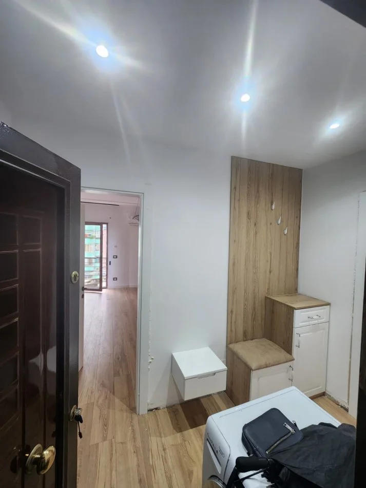 Tirane, jepet me qera apartament 1+1+Ballkon Kati 8, 70 m² 750 € 