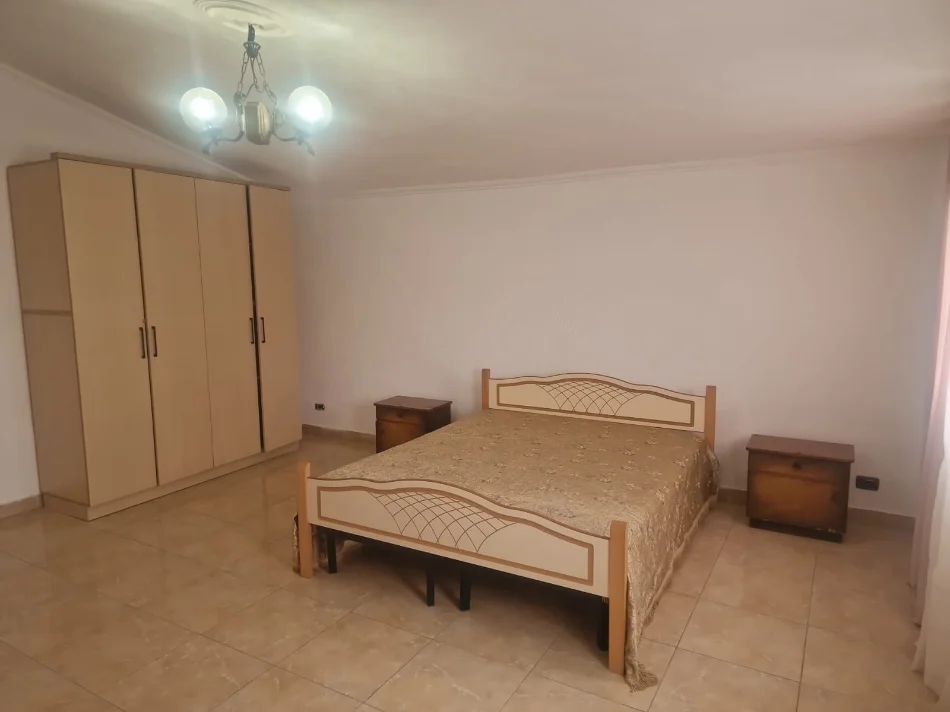 Tirane, jepet me qera apartament 2+1 Kati 4, 90 m² 90 € (Hotel Colosseu Rruga e Durrsit)