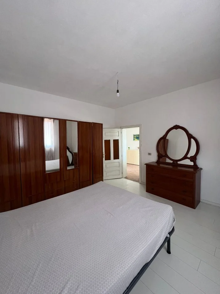 Tirane, jepet me qera apartament 1+1+Ballkon Kati 2, 60 m² 300 €