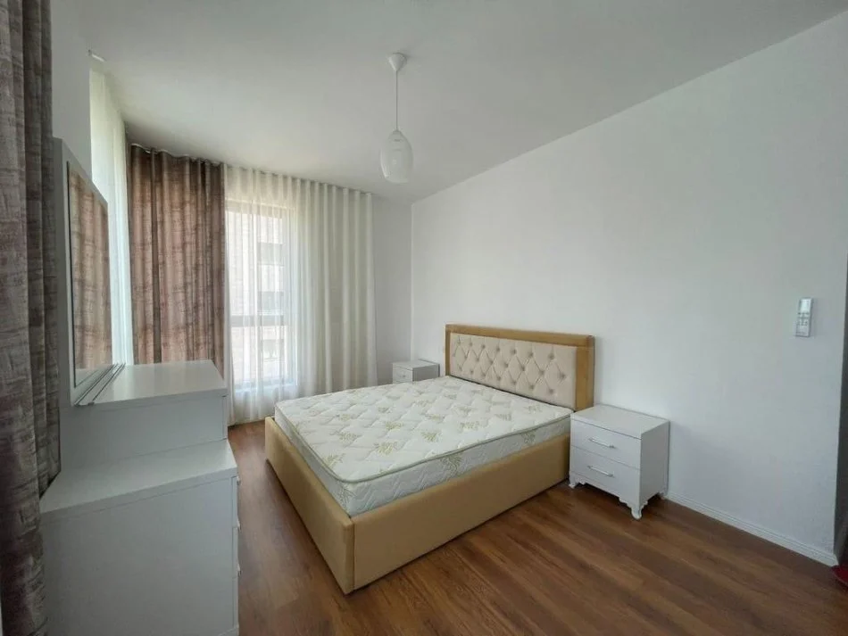 Tirane, jepet me qera apartament 2+1+Ballkon Kati 3, 110 m² 600 € (Prane green City !)