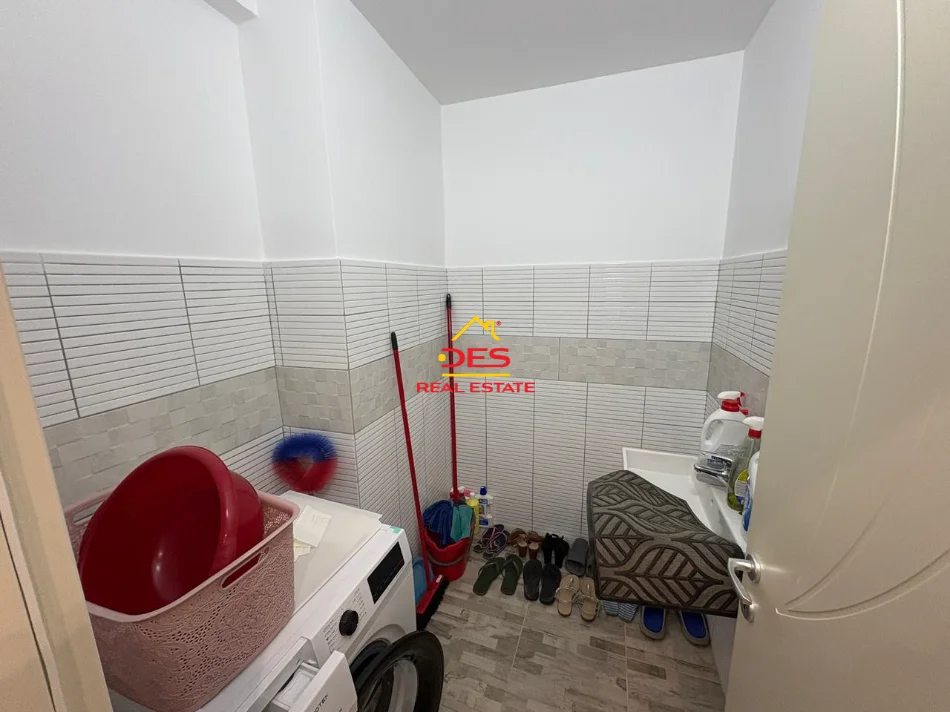 Vlore, jepet me qera apartament 2+1+Ballkon Kati 3, 110 m² 500 € (Rruga Çajupi)