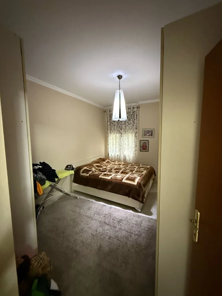 Tirane, shitet apartament 2+1+Ballkon Kati 3, 87 m² 127.000 € (Rruga Dajtit)