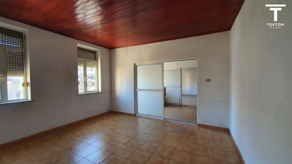 Tirane, shitet Vile 3 Katshe Kati 3, 401 m² 480.000 € (RRUGA DEMOKRACIA VLORE)