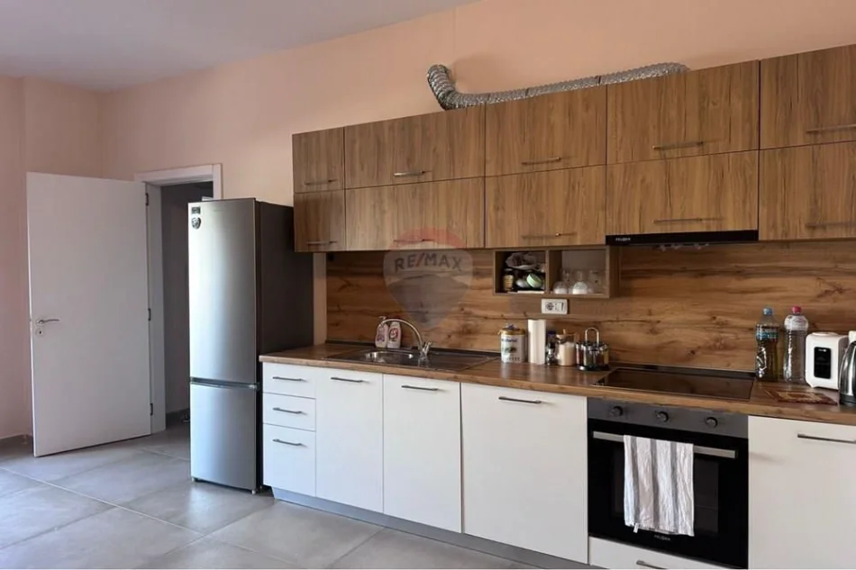 Tirane, jepet me qera apartament 1+1 Kati 5, 85 m² 400 € 