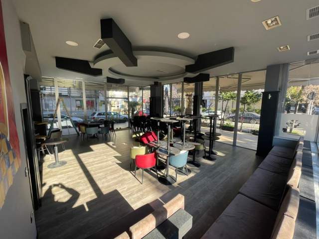 Tirane, jepet me qera lokal Kati 0, 200 m² 1.000  (Bulevardi Bajram Curri)