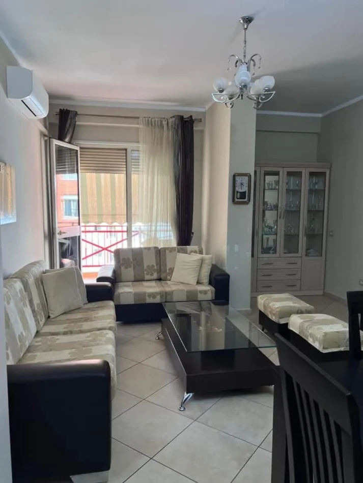 Tirane, jepet me qera apartament 1+1 Kati 5, 600 € (Deliorgji)
