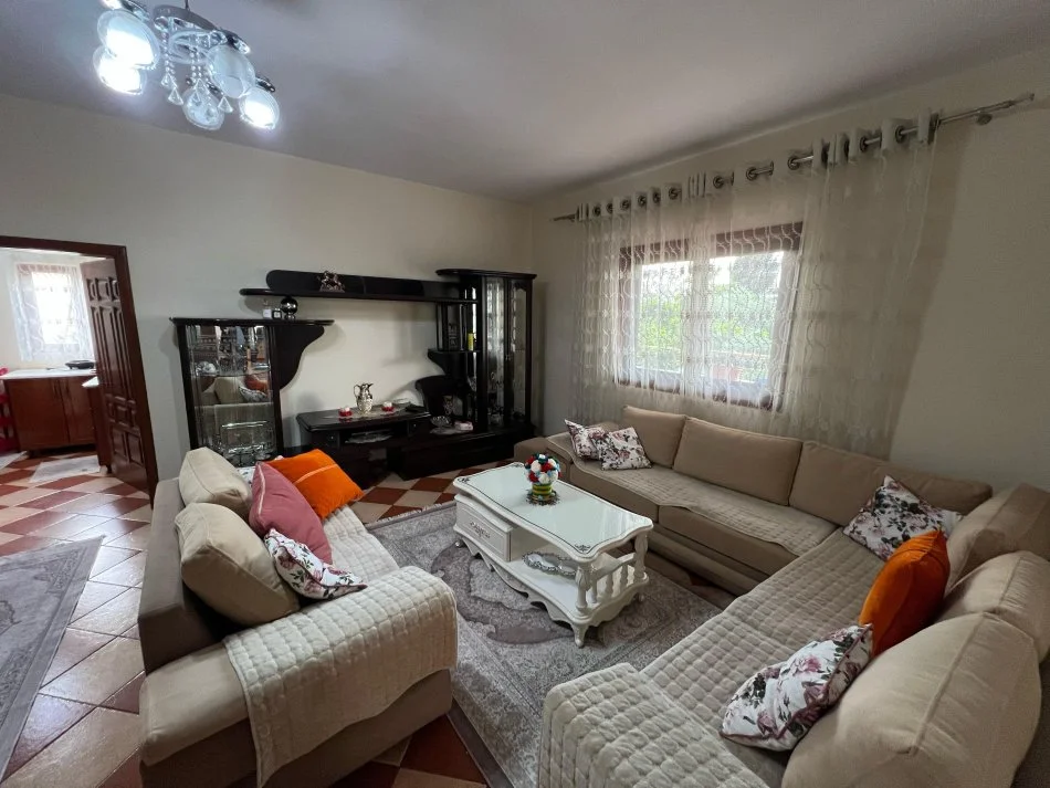 Tirane, jepet me qera apartament 2+1+Ballkon Kati 2, 100 m² 450 € (Allias)