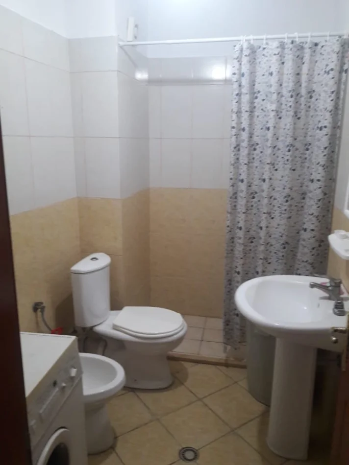 Tirane, jepet me qera apartament 2+1 Kati 4, 84 m² 400 €