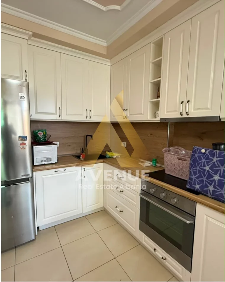 Tirane, jepet me qera apartament 2+1+Ballkon Kati 2, 95 m² 750 € (Rruga Tidh Dahia)