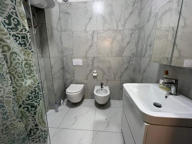 Tirane, jepet me qera apartament 3+1+A+BLK Kati 2, 140 m² 1.000 Euro (rruga Ndre Mjeda)