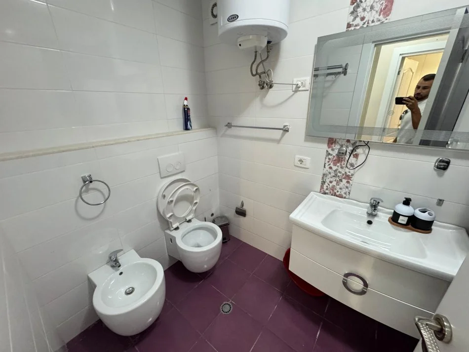 Tirane, jepet me qera apartament Dublex Kati 1, 120 m² 700 € (Rezidenca kodra e diellit 2)