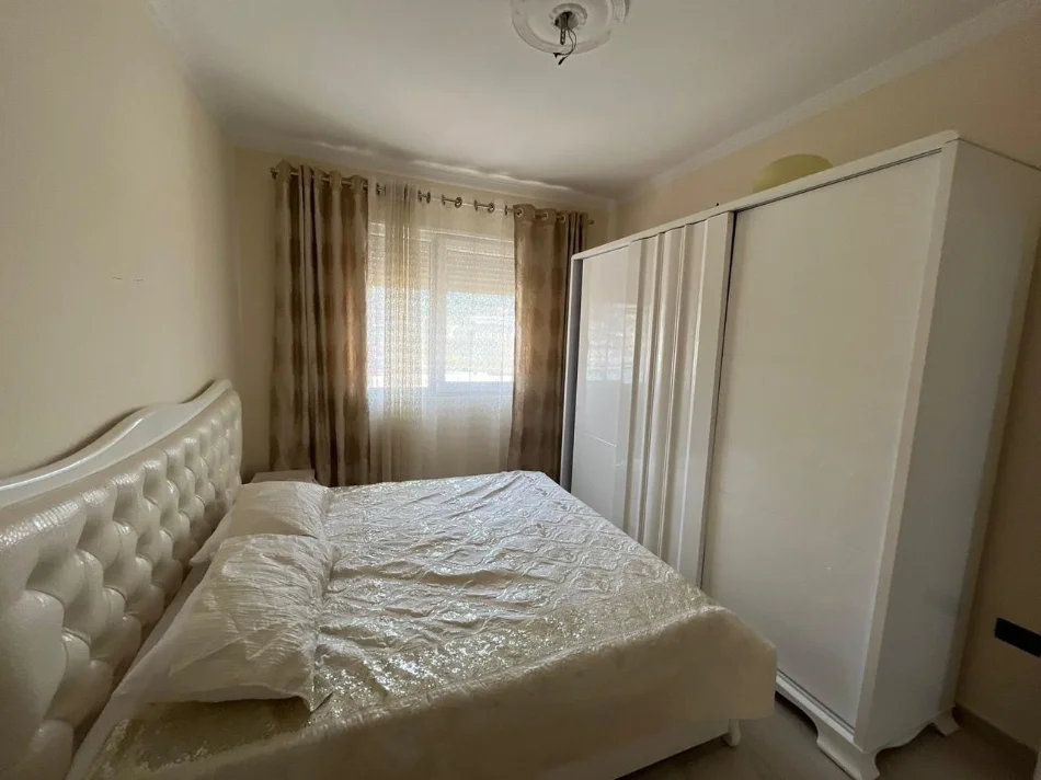 Tirane, jepet me qera apartament 2+1 Kati 4, 80 m² 500 € (Bar Enzo Kopshti Botanik)
