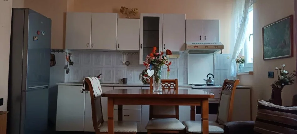 Tirane, jepet me qera apartament 2+1 Kati 5, 74 m² 500 € (Kafe Flora ,Rruga e Durrsit)