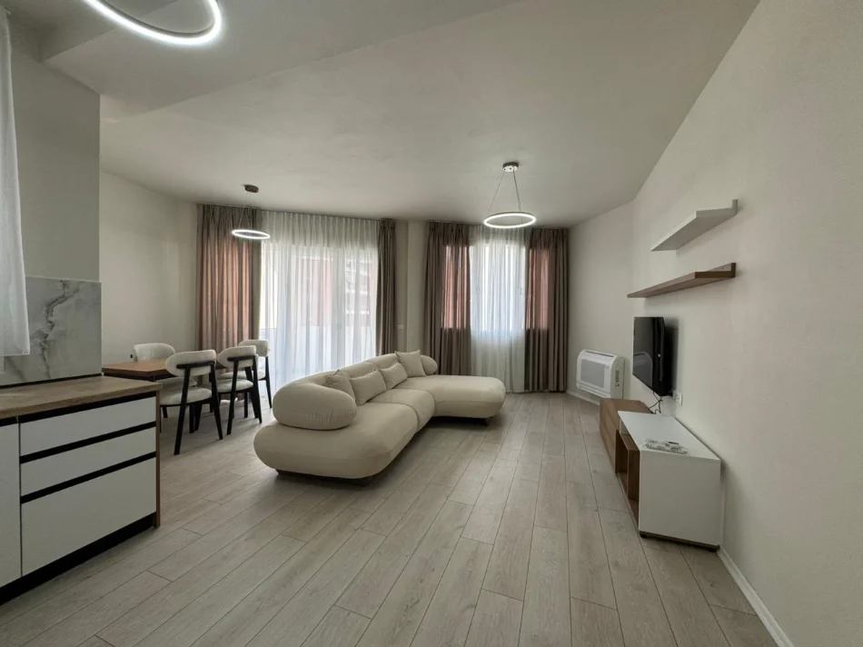 Tirane, jepet me qera apartament 1+1 Kati 2, 80 m² 650 € (RIVER REZIDENCE)