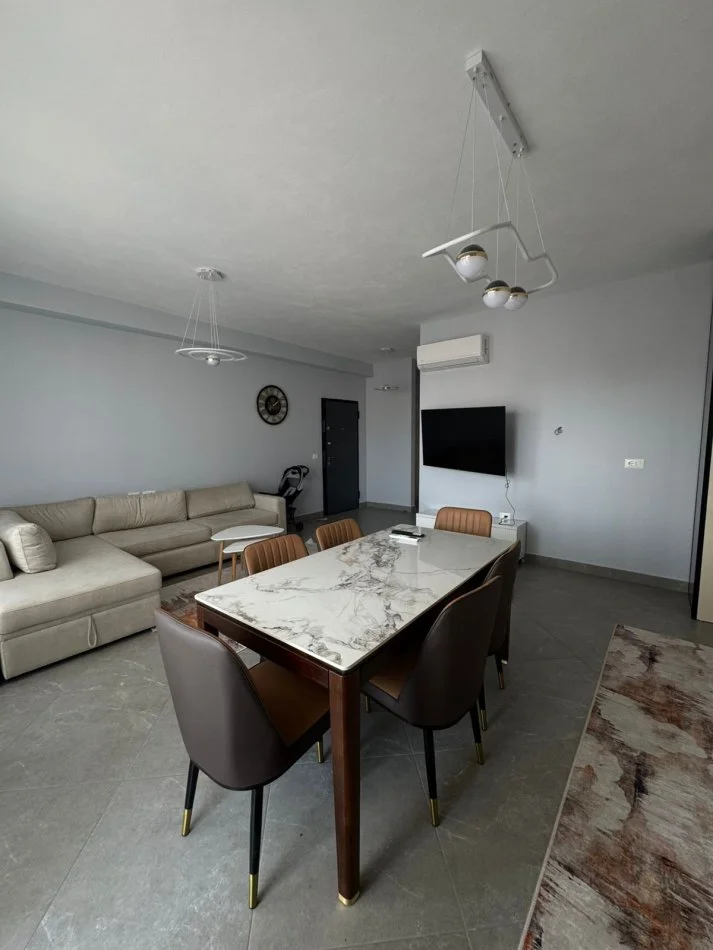 Tirane, jepet me qera 2+1 , 98 m² 750 € (Fusha Aviacionit)